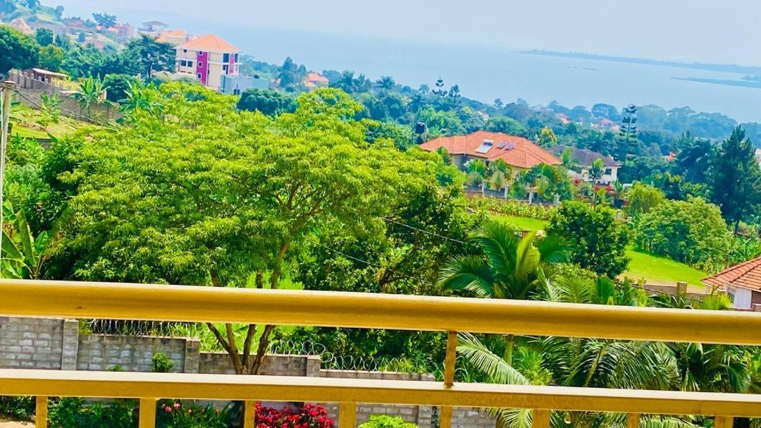 Victoria View Boutique Hotels Kigo Entebbe Quarto foto